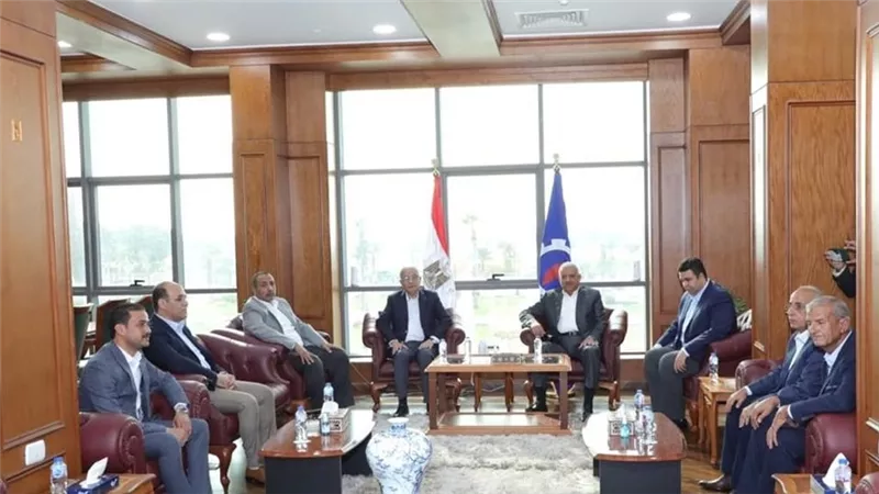 وزير التعليم يفتتح عدد من المشروعات التعليمية بالسويس