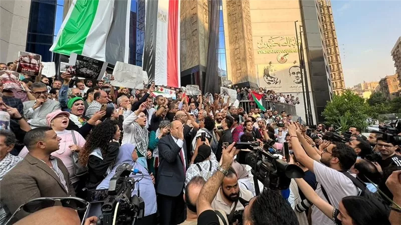 بالطول بالعرض مش هنسيب الأرض.. انتفاضة 