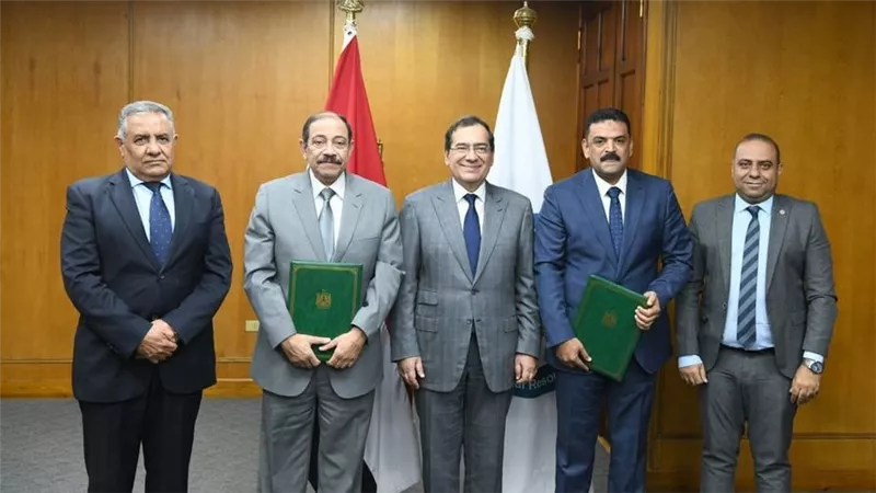 الملا يشهد توقيع بروتوكول تعاون بين هيئتي الثروة المعدنية والمثلث الذهبي