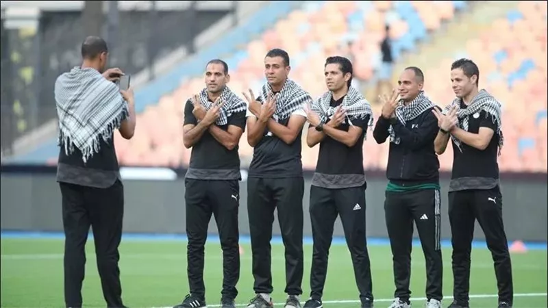 لدعم غزة.. طاقم تحكيم مباراة الزمالك وسموحة بالوشاح الفلسطيني
