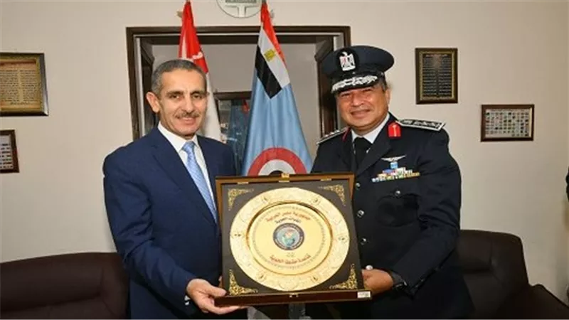  قاعدة طنطا الجوية تستقبل وفداً يترأسه محافظ الغربية لتقديم التهنئة بمناسبة ذكرى إنتصارات أكتوبر 