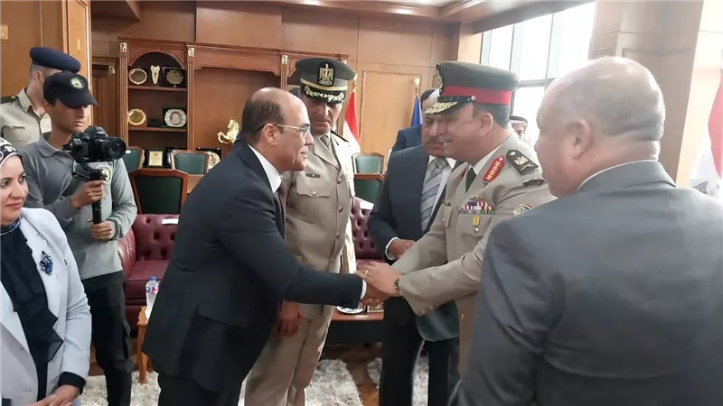 خشانة يهنيء قيادات السويس بعيد المحافظة القومي
