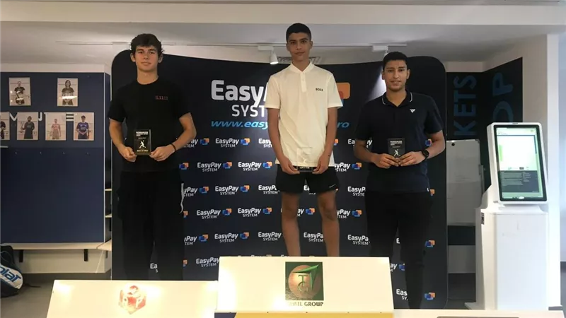 فوز اللاعب المصرى على عزت ببطولة رومانيا الدولية لناشئ الاسكواش