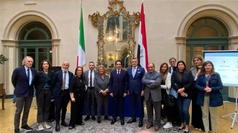 وزير السياحة والآثار يعقد لقاءً إعلامياً موسعاً مع ممثلي أهم وسائل الإعلام الإيطالية