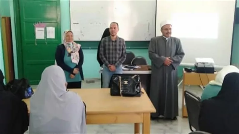 رئيس الأزهر بالسويس يتابع البرنامج التدريبي لمعلمي الصف السادس