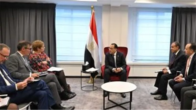رئيس الوزراء: خلق فرص عمل ينعكس بشكل مباشر على تقليل الهجرة غير الشرعية إلى أوروبا