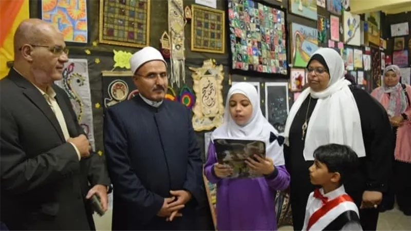 رئيس الأزهر بالسويس يفتتح معرض التربية الفنية للعام الدراسي الحالي