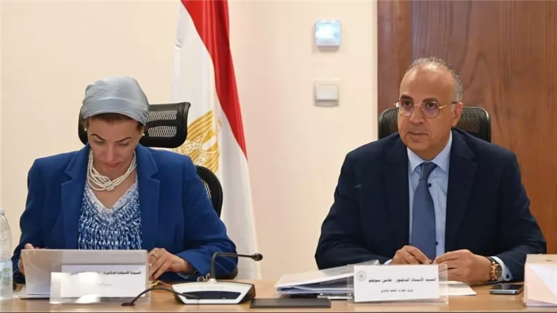 اللجنة العليا لتراخيص الشواطئ تعقد اجتماع برئاسة هانى سويلم وبحضور الدكتورة ياسمين فؤاد 