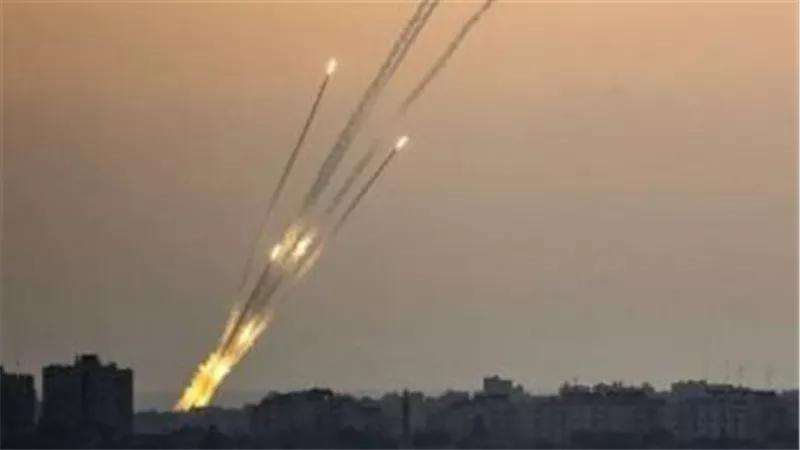 الفصائل الفلسطينية فى غزة تطلق رشقة صاروخية باتجاه مدينة تل أبيب