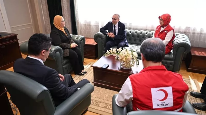 القباج تستقبل محافظ ورئيس هيئة الكوارث والطوارئ بدولة تركيا ورئيسة الهلال الأحمر التركي 