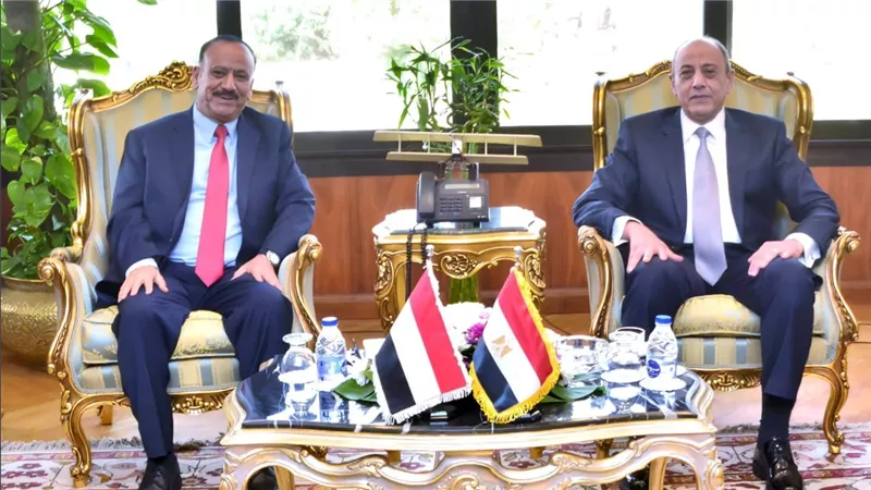 وزير الطيران المدنى يلتقى بوزير النقل اليمنى لبحث سبل تعزيز العلاقات بين البلدين