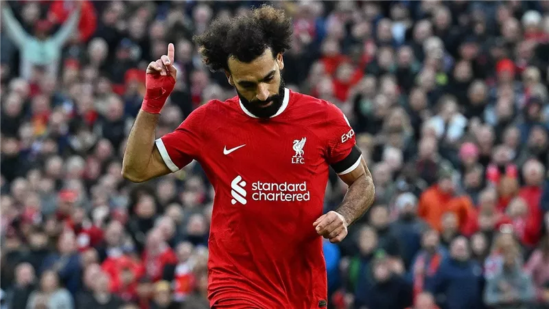 محمد صلاح يسجل ويقود ليفربول للفوز على نوتنجهام فورست بثلاثية نظيفة 