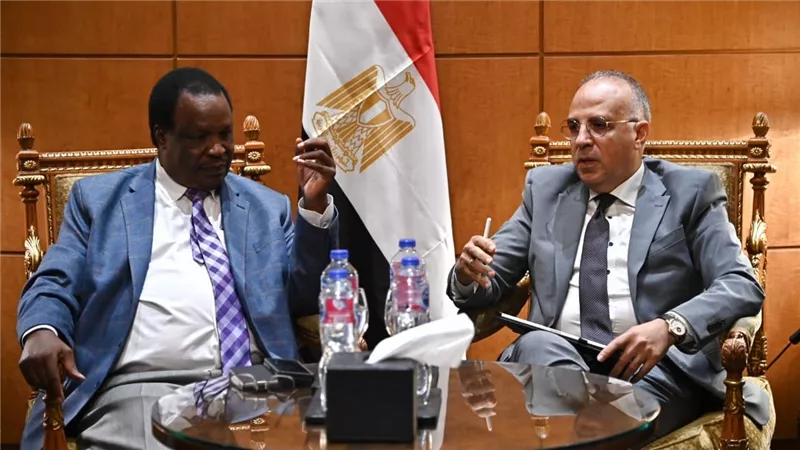 الدكتور سويلم يلتقي وزير المياه والبيئة بجمهورية أوغندا