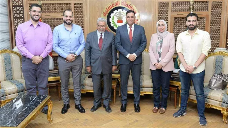 محافظ الدقهلية.. يستقبل نقيب الاطباء واعضاء مجلس النقابة الجدد بمكتبه بديوان عام المحافظة