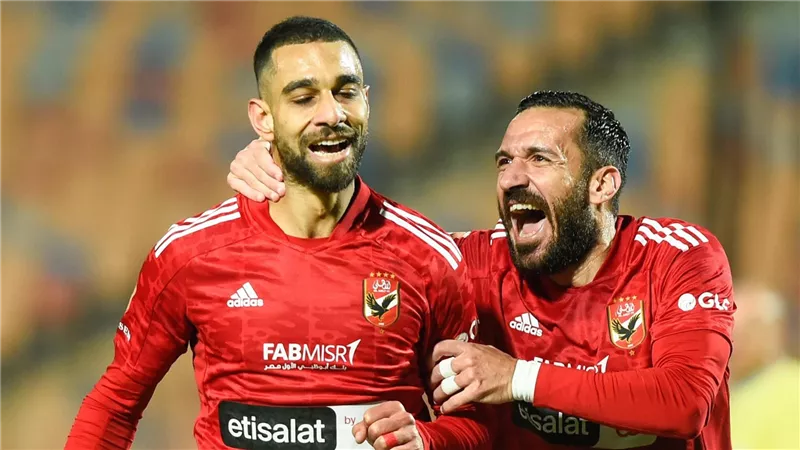 تقديرا لما قدمه.. الأهلي يتمسك ببقاء عمرو السولية وتجديد التعاقد معه