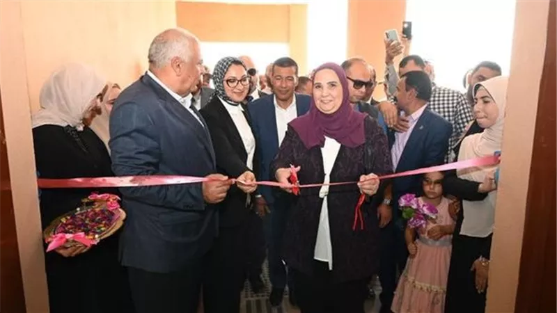 وزيرة التضامن الاجتماعي تواصل جولتها في مركز الفرافرة بالوادي الجديد