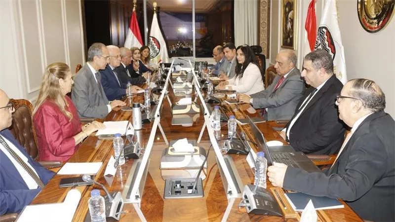 وزيرا قطاع الأعمال والاتصالات يتابعان أعمال مشروع تخطيط الموارد والتحول الرقمى بالشركات القابضة 