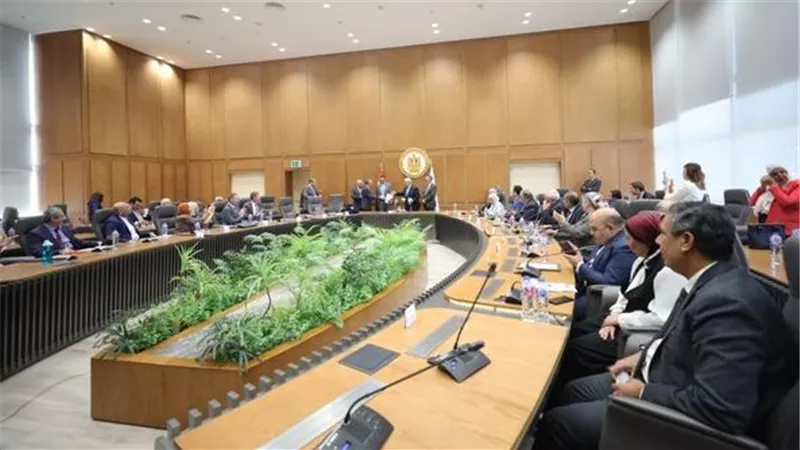 وزير التعليم العالي يلتقي وفد الكلية الملكية للجراحين في أدنبرة بالمملكة المتحدة