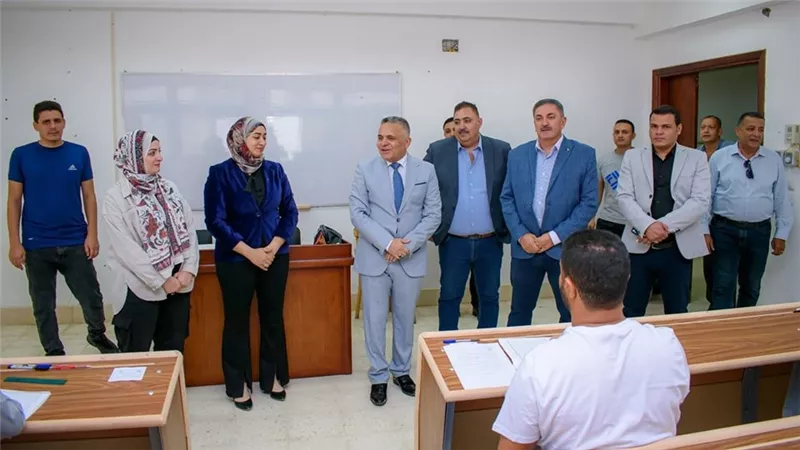 رئيس جامعة السويس يتفقد إختبارات تأهيلي الدكتوراه بكلية التربية