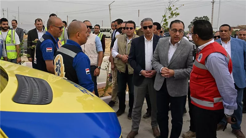 رئيس الوزراء يتفقد عدداً من مشروعات المبادرة الرئاسية 