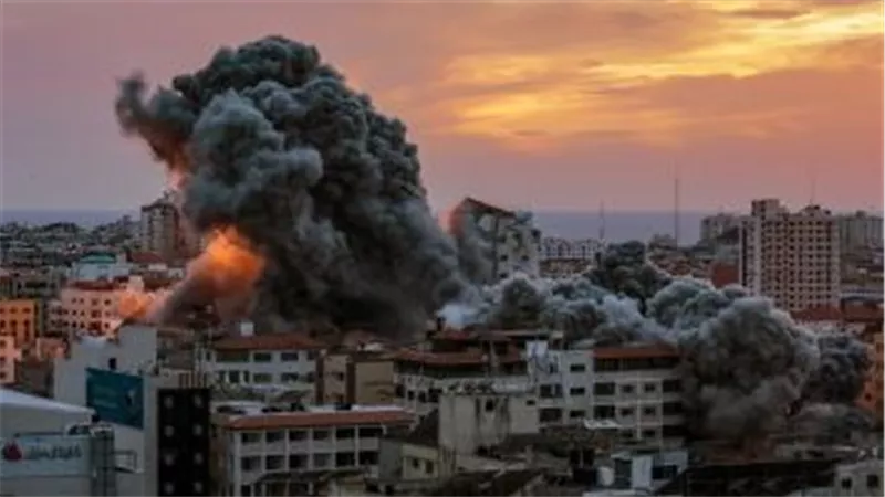 إعلام فلسطيني: صافرات الإنذار تدوي في غلاف غزة وقصف عنيف على مستشفى الشفاء