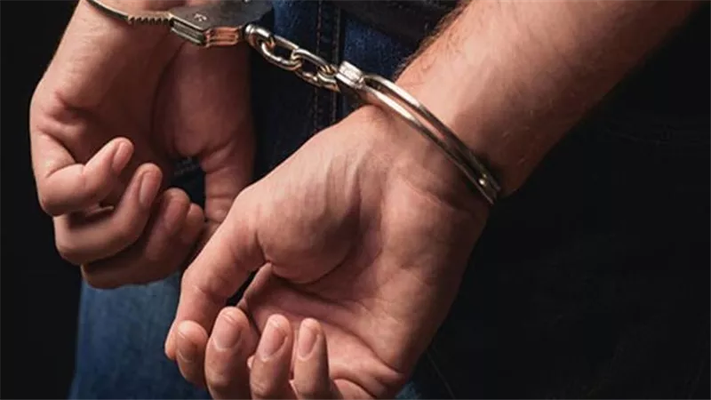 بالمخالفة للقانون.. ضبط شخصين بتهمة إنتحال صفة طبيب وإدارة إحدى العيادات بالجيزة