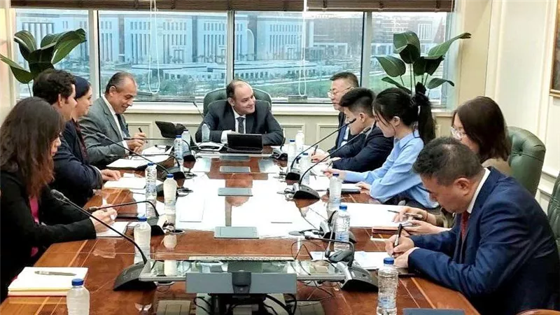 وزير التجارة يبحث مع وفد بنك الاستيراد والتصدير الصيني تعزيز سبل التعاون الاقتصادي