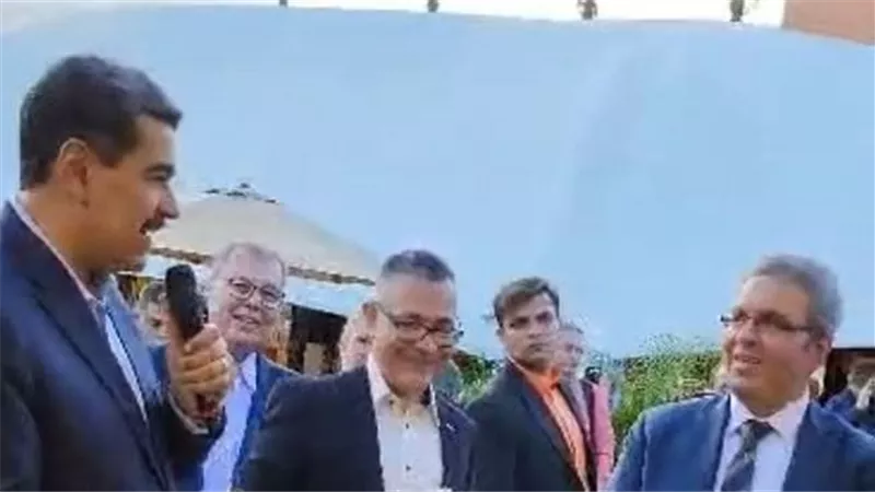 الرئيس الفنزويلي يفتتح الجناح المصري في معرض فنزويلا الدولي للكتاب