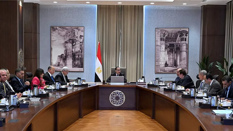 رئيس الوزراء يتابع مستجدات مشروع تطوير الهوية البصرية للطريق الدائري