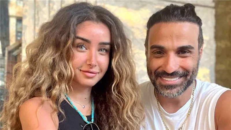 ألغت متابعته.. حقيقة طلاق أحمد فهمي وهنا الزاهد