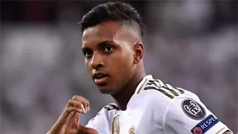 أريد اللعب مع مبابي.. رودريجو: لا أحب النبيذ ولا الكحول ولا أشربه