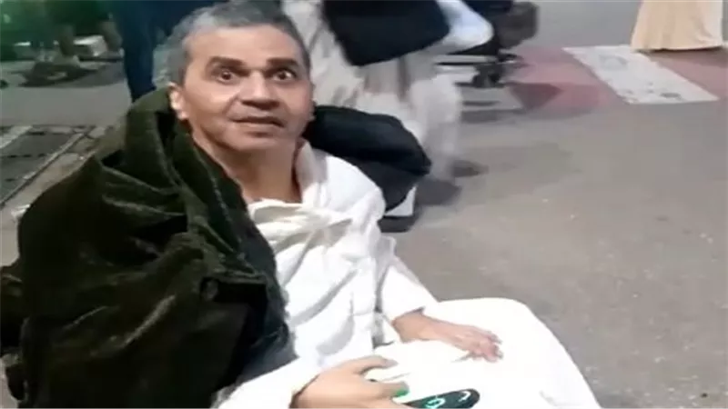  بعد دعوته من عمرو الليثي.. الفنان عمرو محمد علي يؤدي فروض العمرة مع والدته