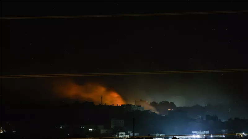 بشكل كامل.. انقطاع خدمات الاتصال والإنترنت في قطاع غزة
