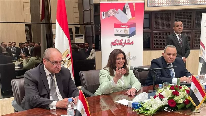 وزيرة الهجرة تلتقي رموز وقيادات الجالية المصرية بالسعودية