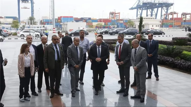 وزير النقل يتفقد  محطة تحيا مصر متعددة الأغراض
