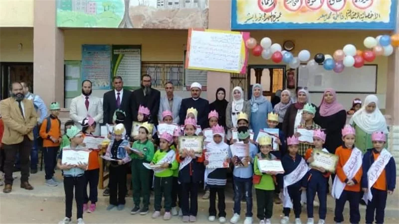 معهد فتيات المستقبل الابتدائي بالسويس يكرم حفظة القرآن الكريم