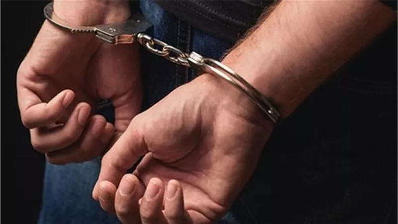 بإستخدام مادة كاوية.. ضبط شخص بتهمة التعدى على إحدى السيدات بالمنوفية
