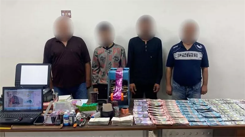 ضبط عناصر تشكيل عصابي تخصص في تقليد العملات وترويجها