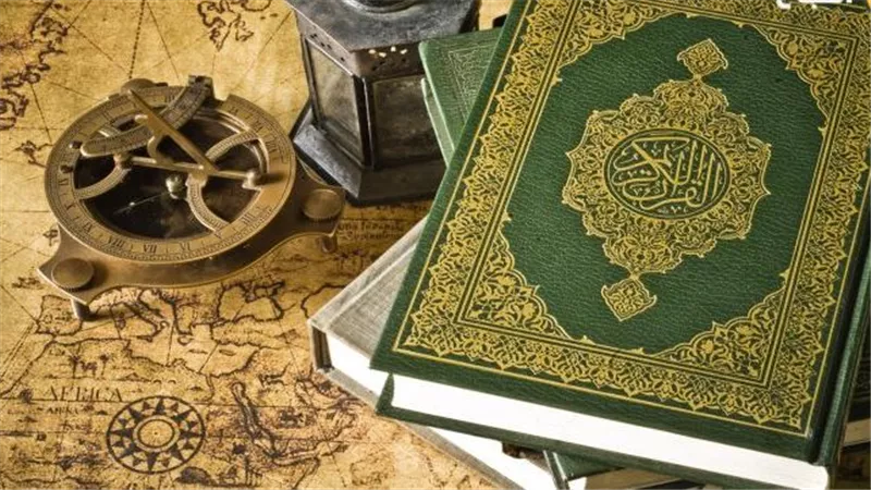 صدقة جارية على روحه.. فنان شهير يسجل القرآن بصوته