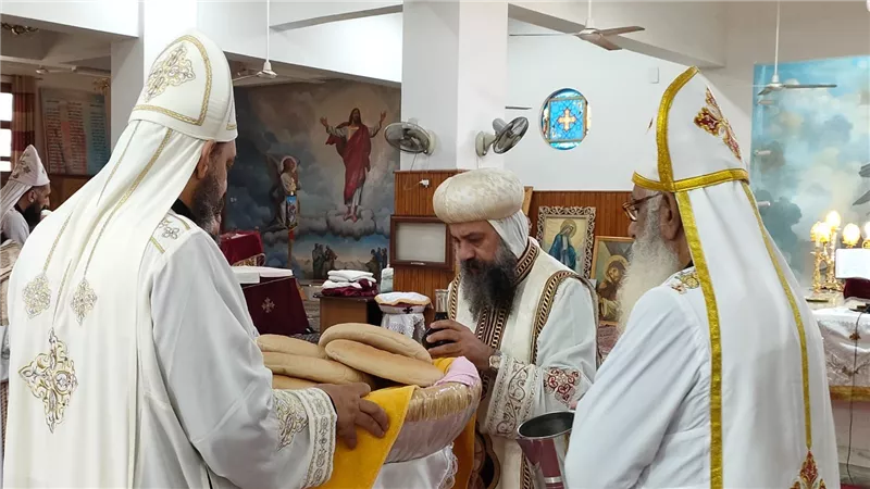 أسقف السويس يجتمع مع خدام الإجتماعات النوعية بكنيسة الشهيد مارجرجس