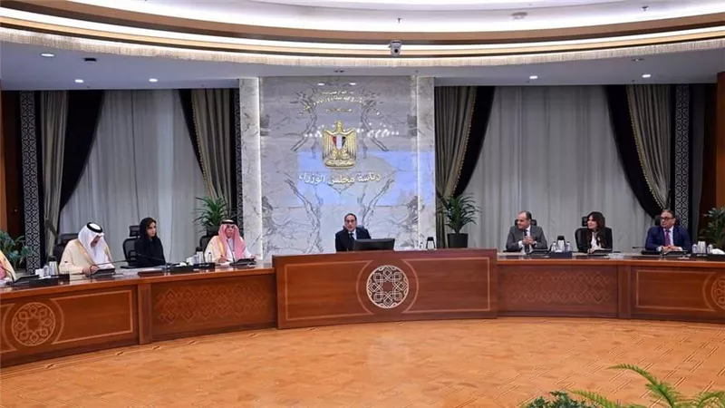 رئيس الوزراء يلتقي وزير التجارة السعودي والوفد المرافق له