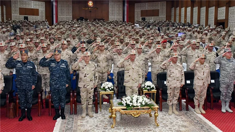وزير الدفاع يشهد تنفيذ المرحلة الرئيسية لمشروع مراكز القيادة التعبوي 