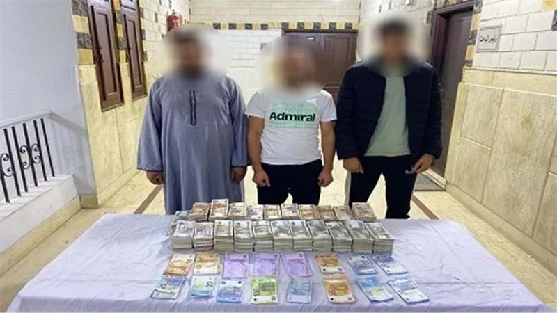 أمن الشرقية.. ضبط 3 أشخاص بتهمة الإتجار غير المشروع بالنقد الأجنبي 