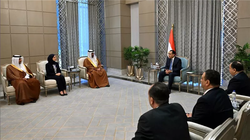 رئيس الوزراء يلتقى وزير المالية والاقتصاد الوطني بمملكة البحرين والوفد المرافق له