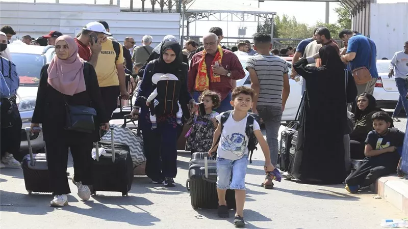 هل تدخلت إسرائيل؟.. الخارجية تعلق على إجراءات عودة المصريين من غزة