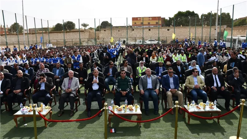 وزير الشباب ومستشار الرئيس للمناطق الحدودية والنائية يشهدان لقاءً حواريًا مع شباب وأهالي الواحات البحرية 