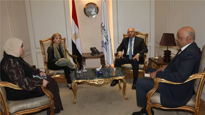 وزير النقل يبحث مع نائب رئيس بنك الاستثمار الأوروبي EIB التعاون المستقبلي في مشروعات النقل المختلفة 