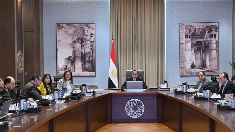 رئيس الوزراء يتابع موقف المشروعات التي تنفذها الهيئة الهندسية للقوات المسلحة في المحافظات