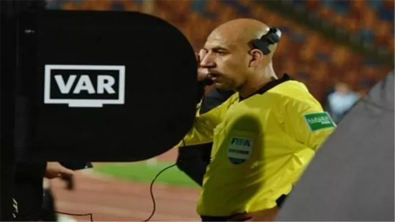 الحنفي لـ VAR.. محمد عادل حكما لمباراة الأهلي وسموحة في الدوري
