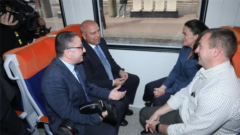 رئيسة المجر تستقل قطار مكون من عربات مجرية من محطة مصر برمسيس وحتى محطة الجيزة